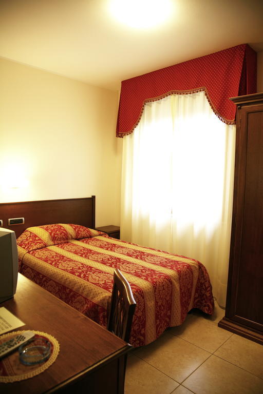 Hotel Tiziana Montepulciano Stazione 객실 사진