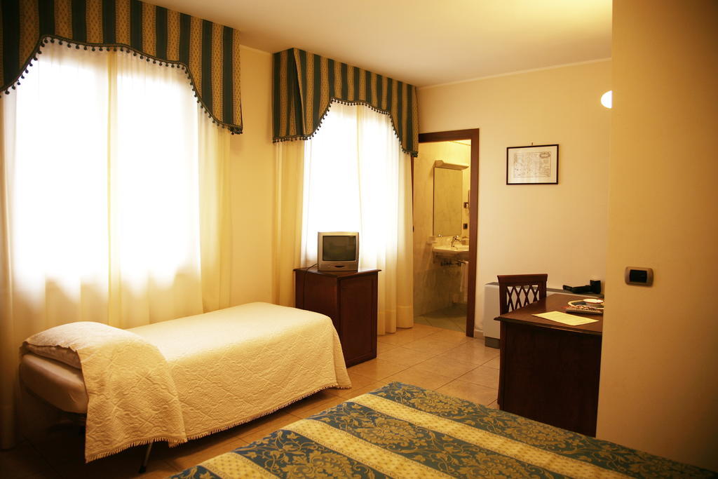 Hotel Tiziana Montepulciano Stazione 객실 사진